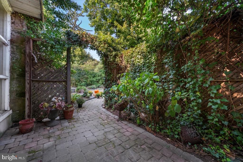 200 FORREST AVENUE