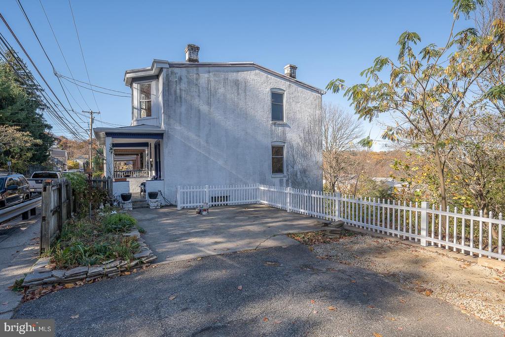 127 JEFFERSON STREET