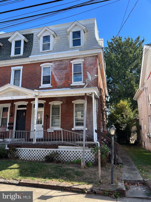 405 SCHOOL STREET