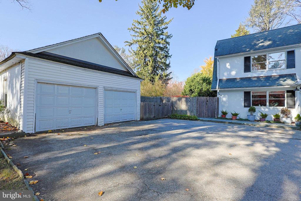 1205 GLADWYNE DRIVE