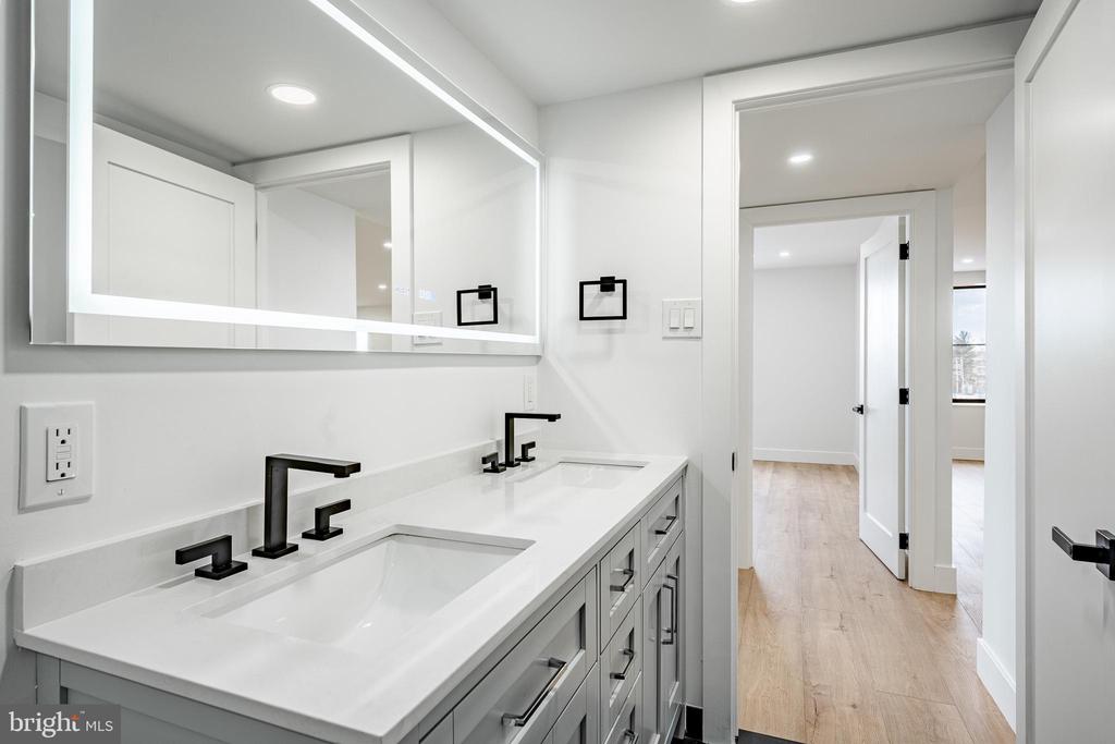 10411 VALLEY FORGE CIRCLE Unit: 411