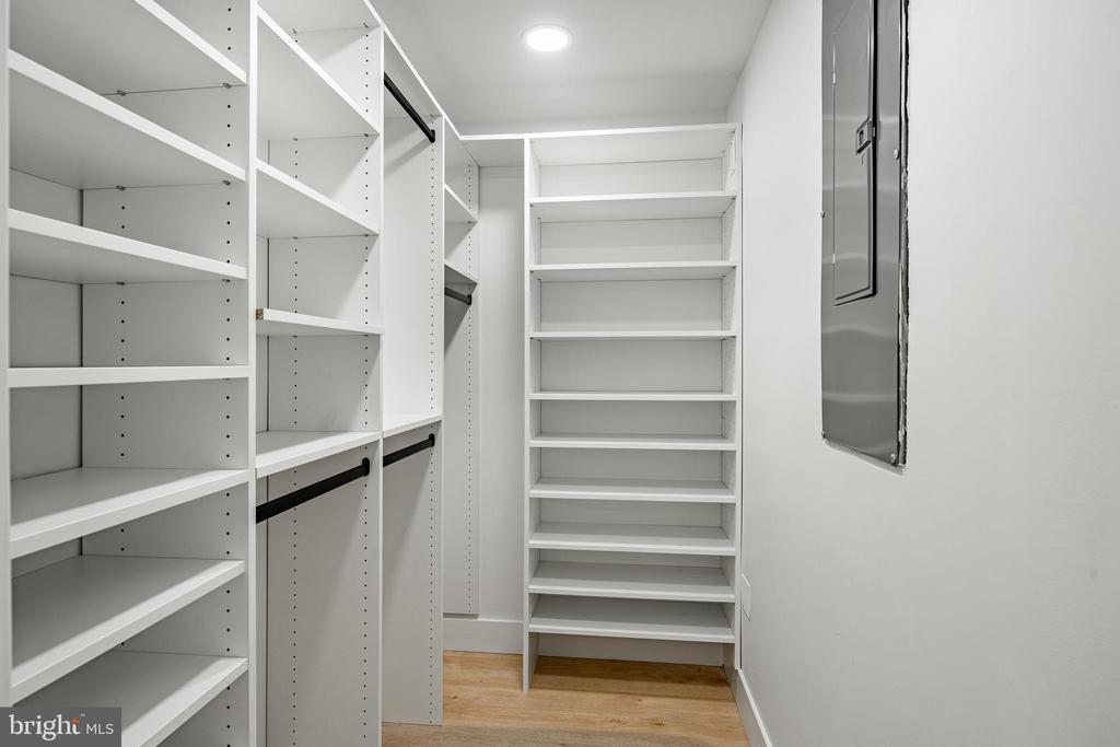 10411 VALLEY FORGE CIRCLE Unit: 411