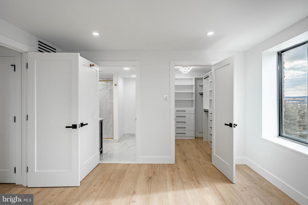 10411 VALLEY FORGE CIRCLE Unit: 411