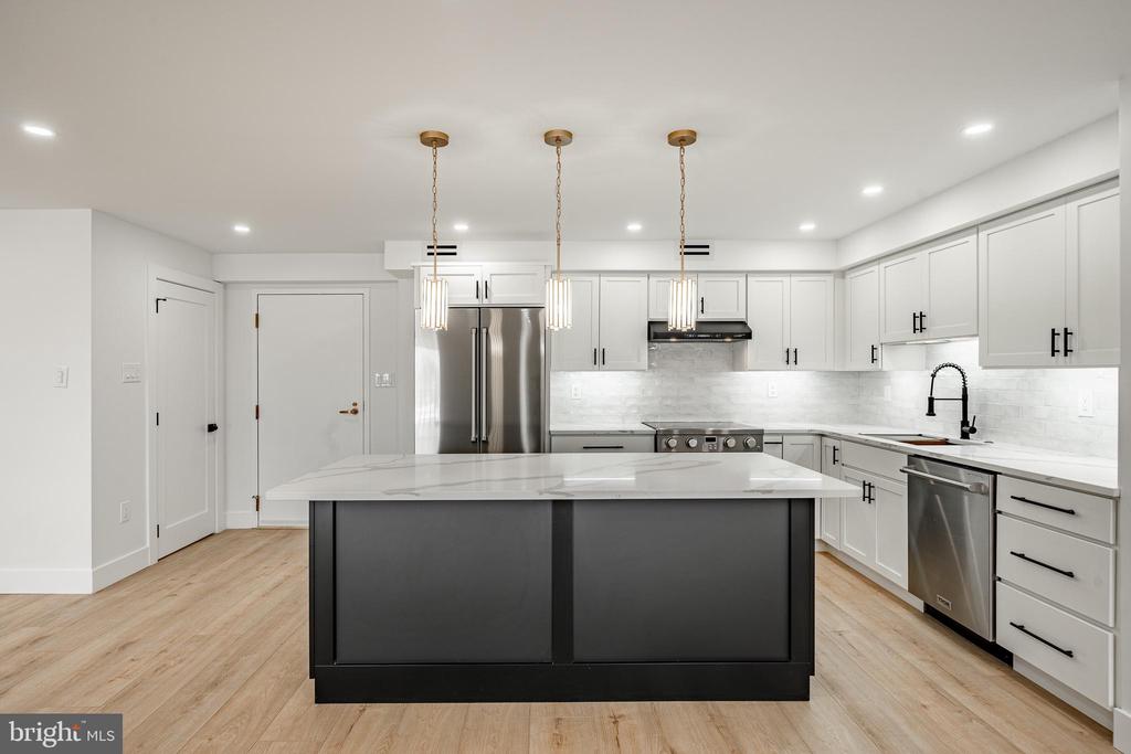 10411 VALLEY FORGE CIRCLE Unit: 411