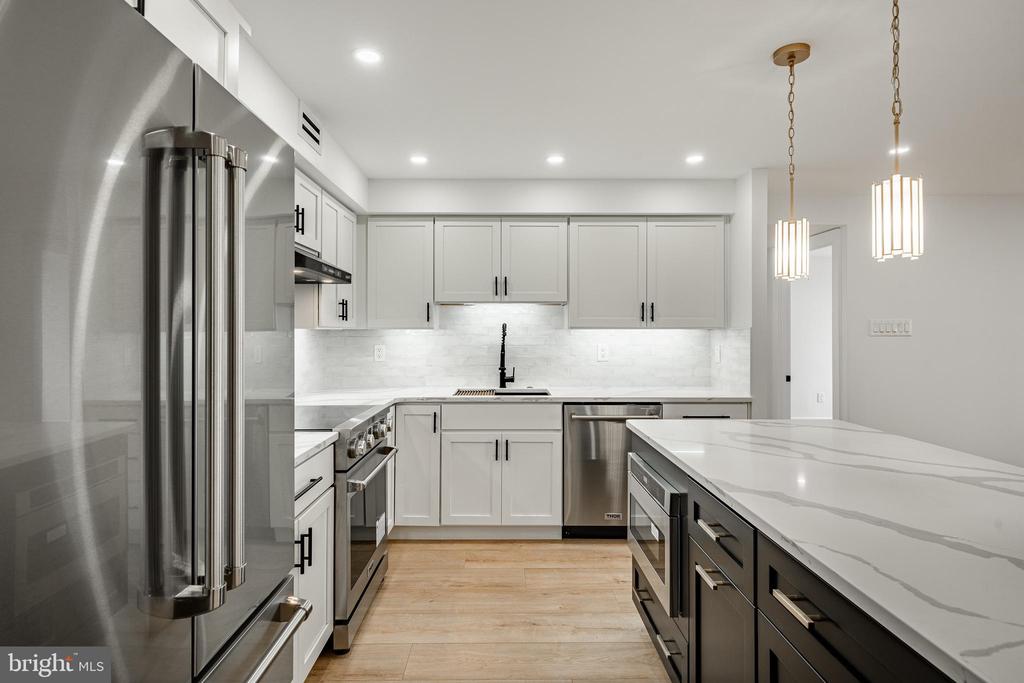 10411 VALLEY FORGE CIRCLE Unit: 411
