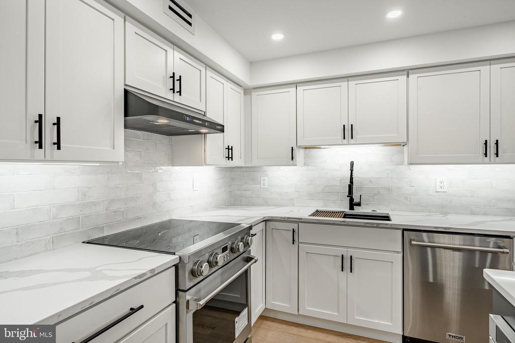 10411 VALLEY FORGE CIRCLE Unit: 411