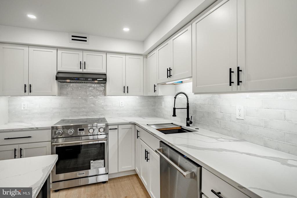 10411 VALLEY FORGE CIRCLE Unit: 411