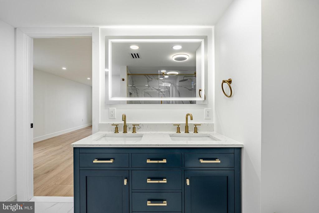 10411 VALLEY FORGE CIRCLE Unit: 411