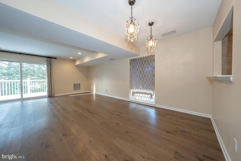 1710 OAKWOOD TERRACE Unit: 5-F