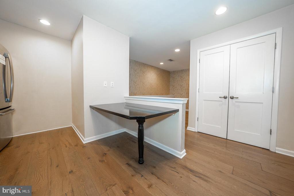 1710 OAKWOOD TERRACE Unit: 5-F