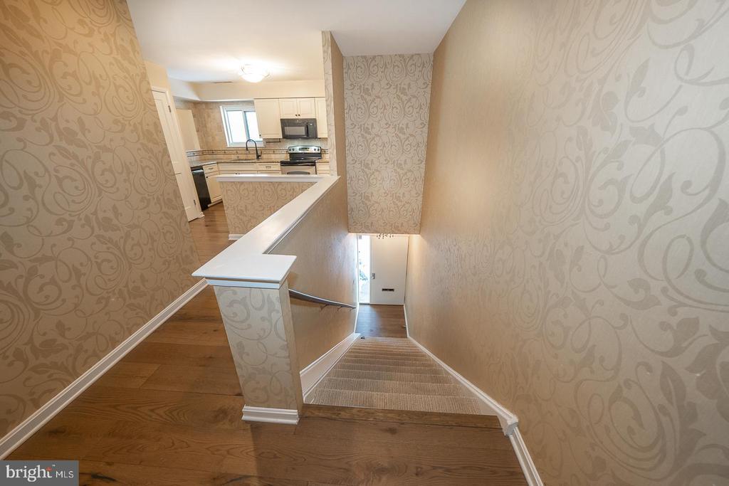 1710 OAKWOOD TERRACE Unit: 5-F