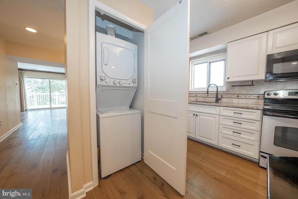 1710 OAKWOOD TERRACE Unit: 5-F