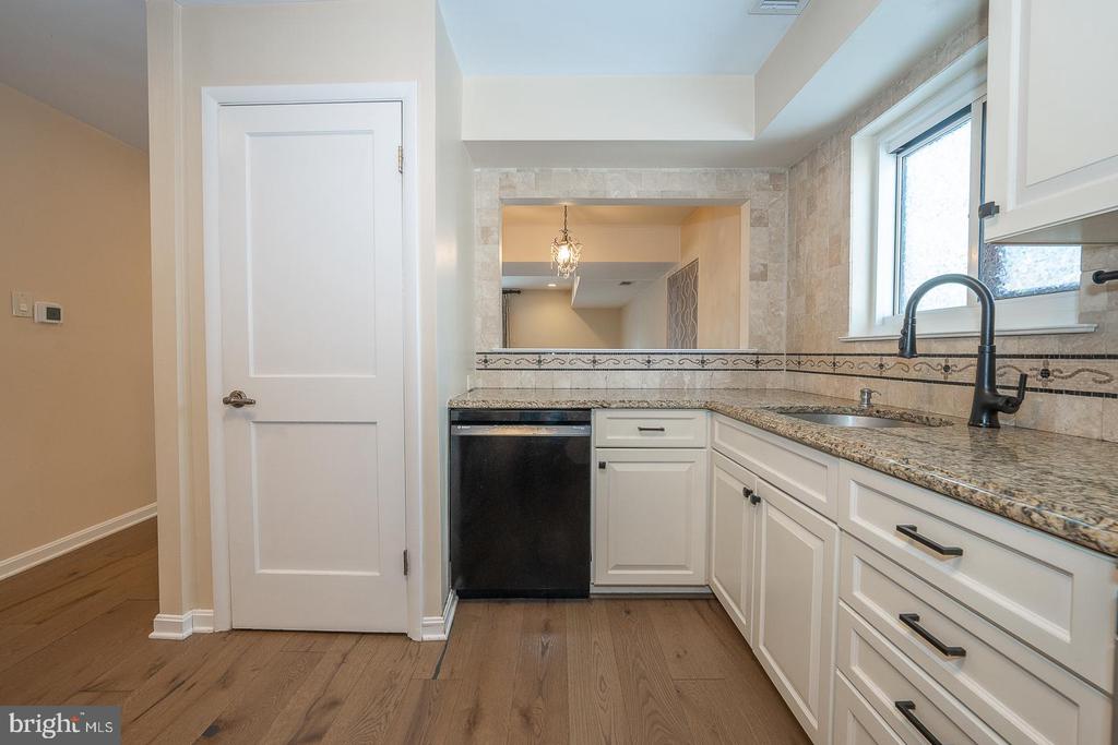 1710 OAKWOOD TERRACE Unit: 5-F