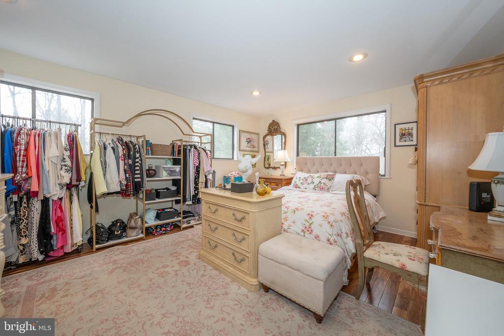 828 SUMMIT ROAD