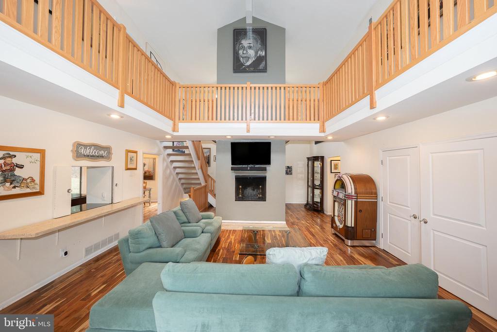 828 SUMMIT ROAD