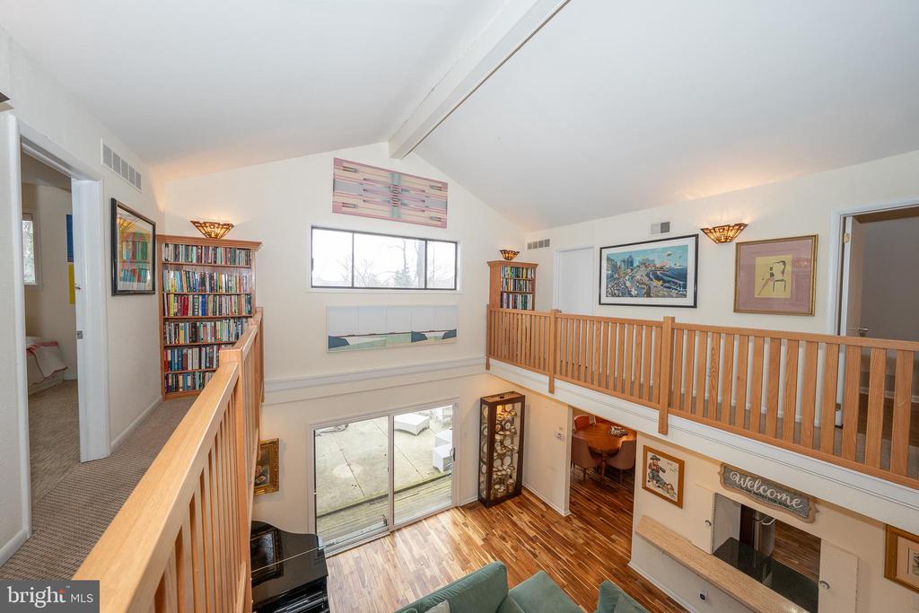 828 SUMMIT ROAD