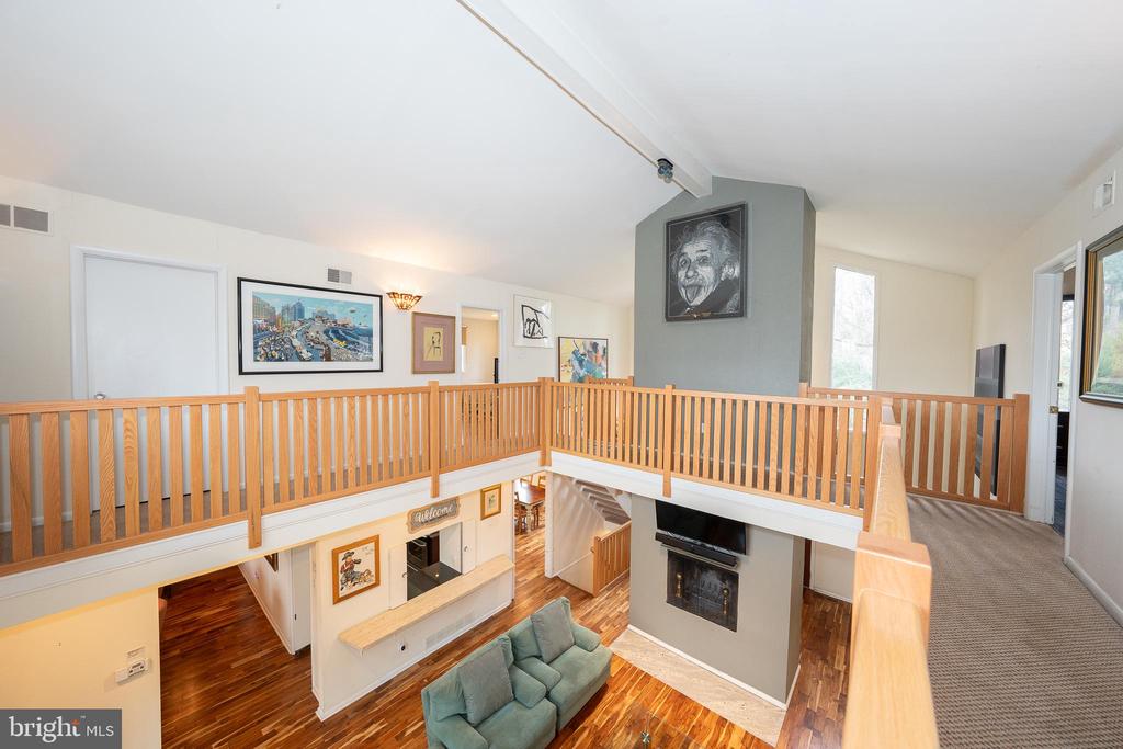828 SUMMIT ROAD