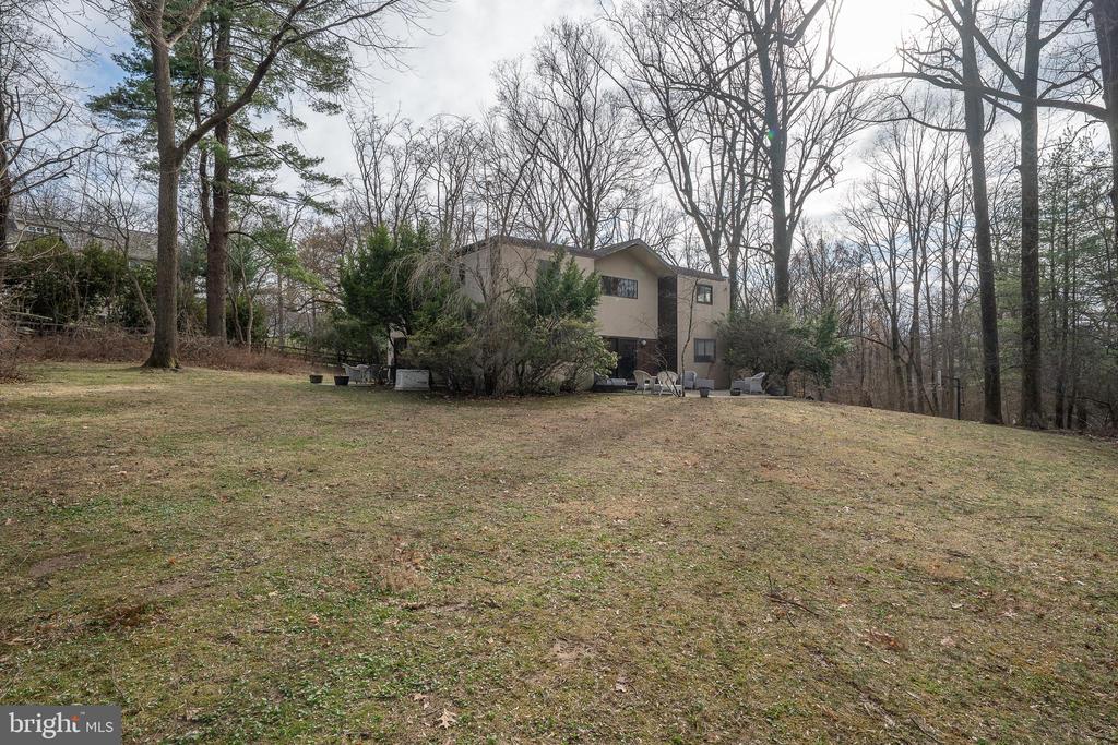 828 SUMMIT ROAD