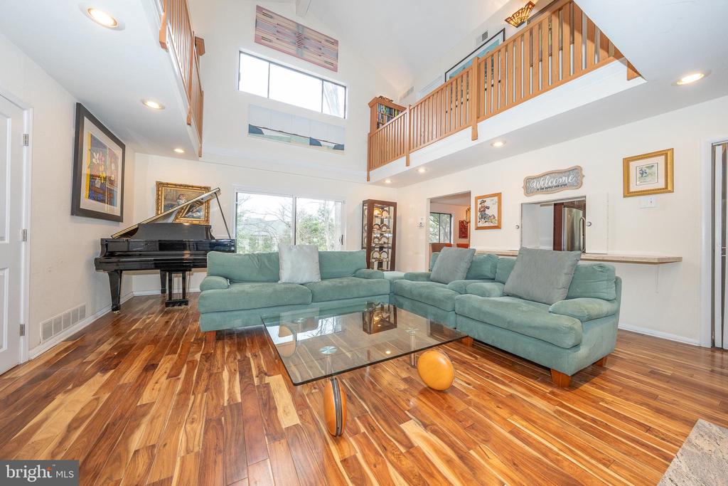 828 SUMMIT ROAD
