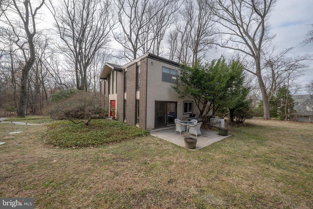 828 SUMMIT ROAD