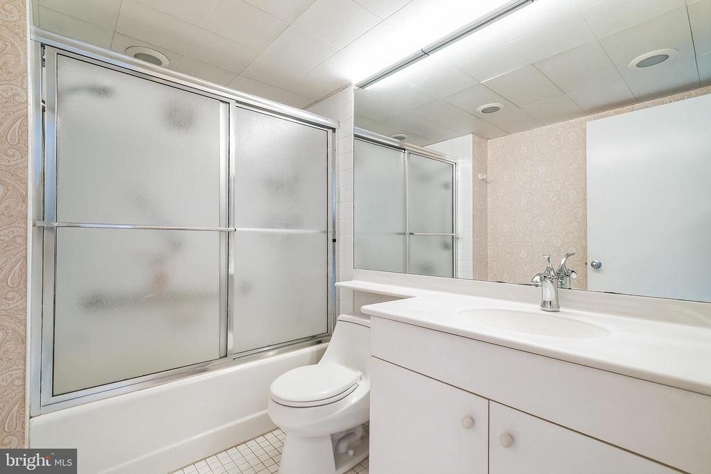 1001 CITY AVENUE Unit: E-906
