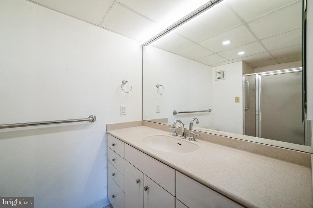 1001 CITY AVENUE Unit: E-906