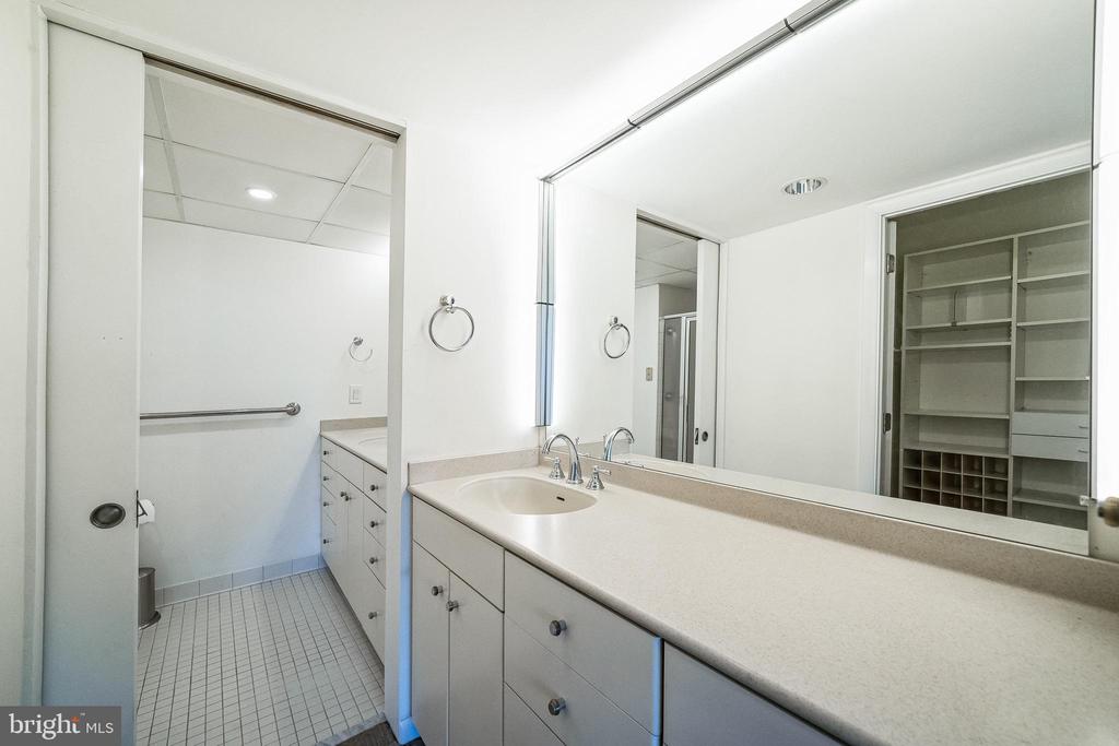 1001 CITY AVENUE Unit: E-906
