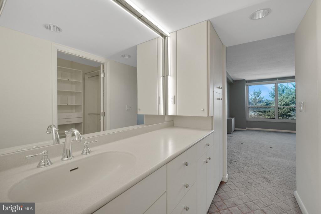 1001 CITY AVENUE Unit: E-906