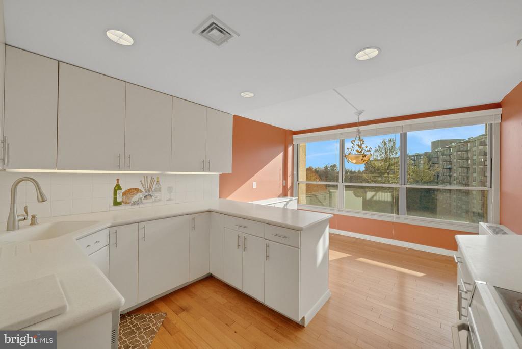 1001 CITY AVENUE Unit: E-906