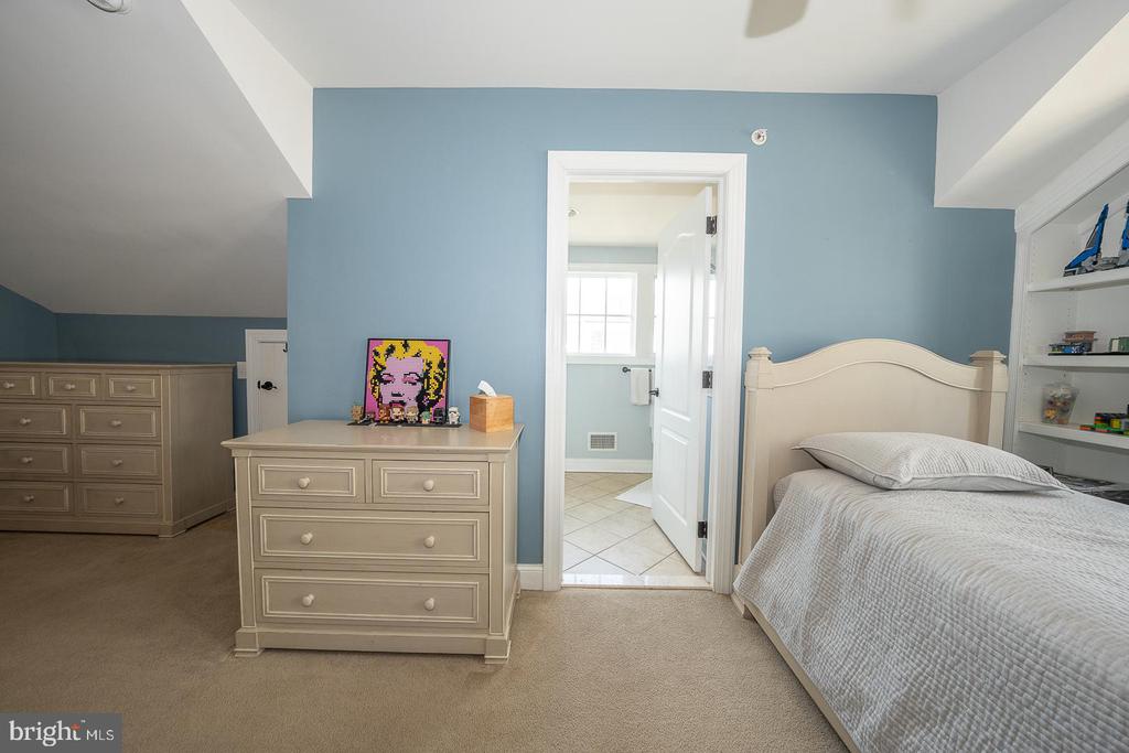 22 N BUCK LANE