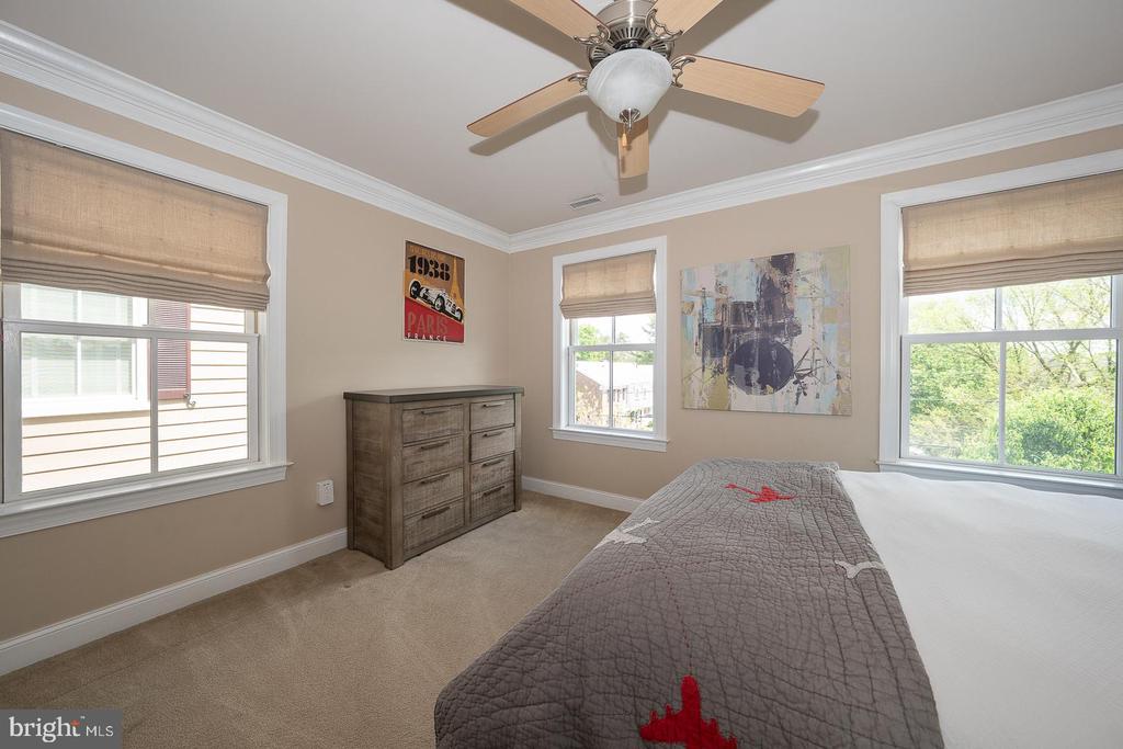 22 N BUCK LANE