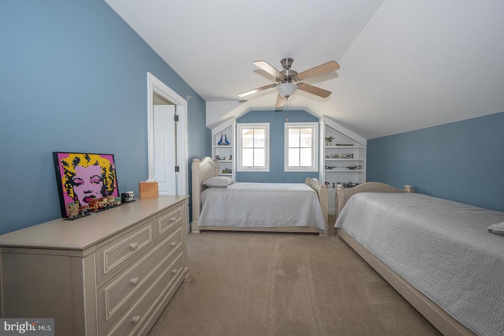 22 N BUCK LANE
