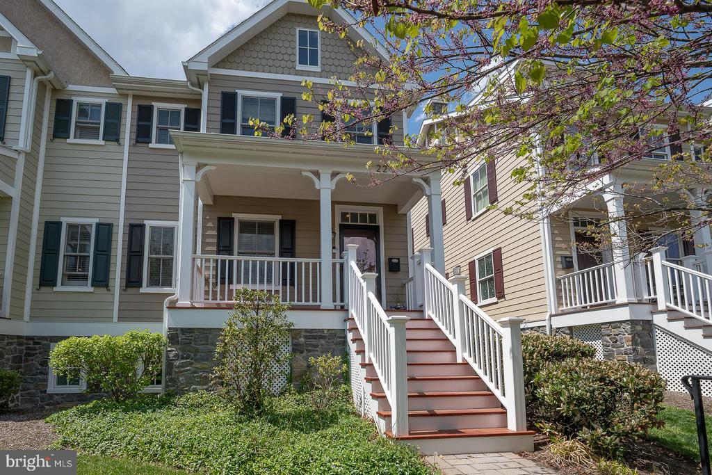 22 N BUCK LANE