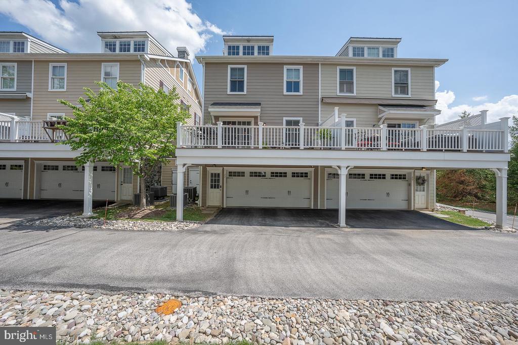 22 N BUCK LANE