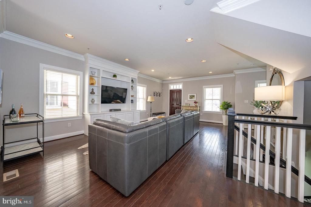 22 N BUCK LANE
