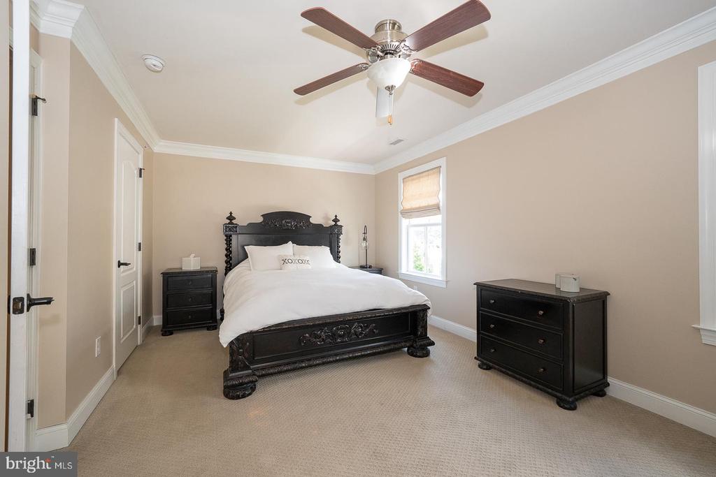 22 N BUCK LANE