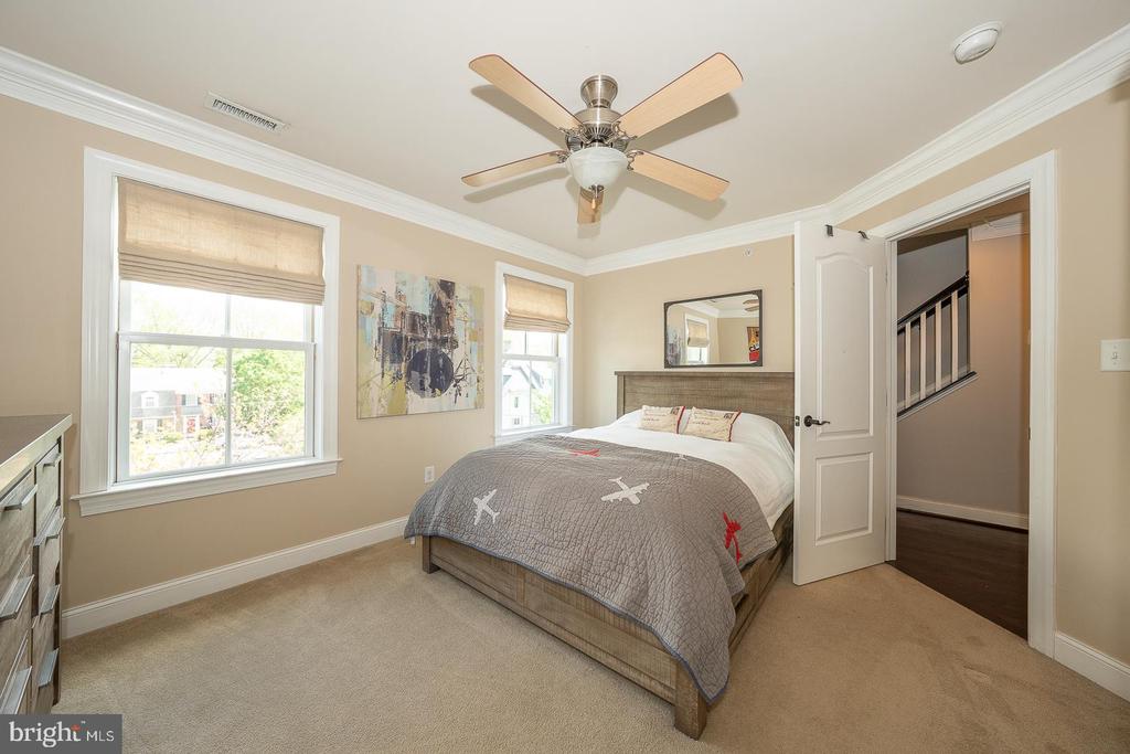 22 N BUCK LANE