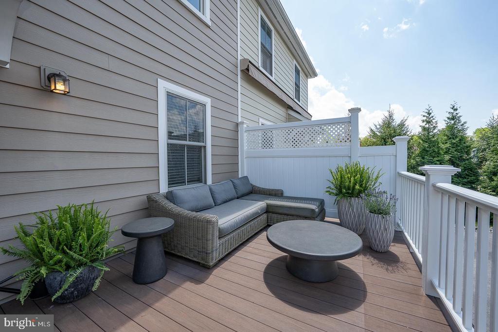 22 N BUCK LANE