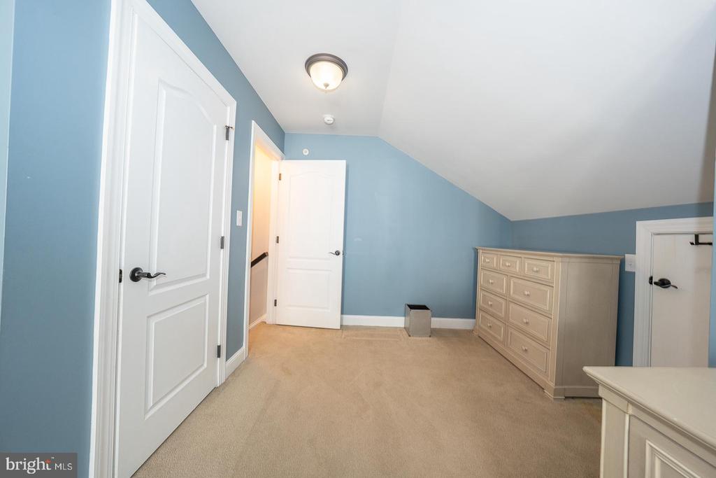 22 N BUCK LANE