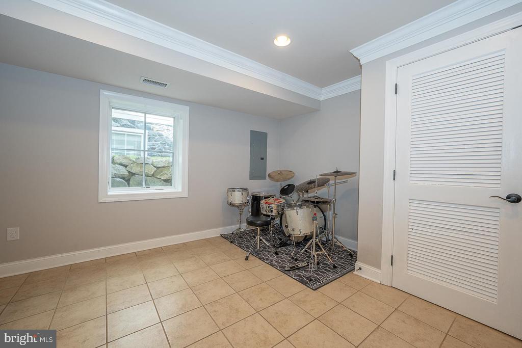 22 N BUCK LANE