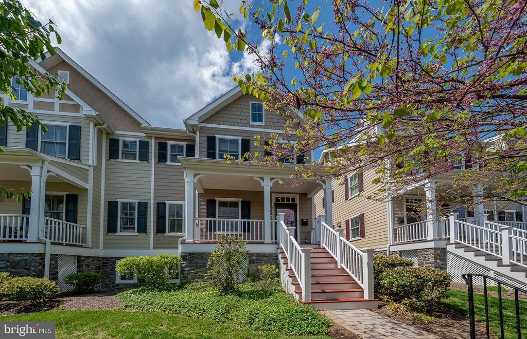 22 N BUCK LANE