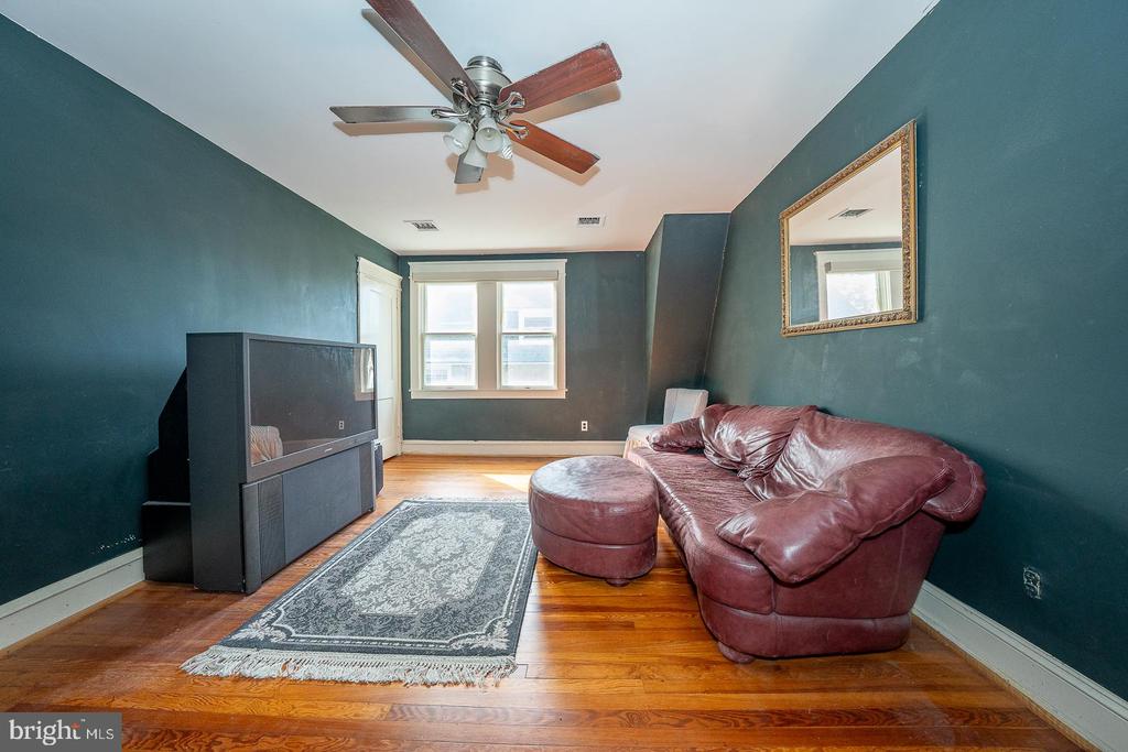 416 CONSHOHOCKEN STATE ROAD