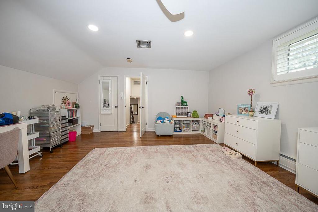 1423 HAGYS FORD ROAD
