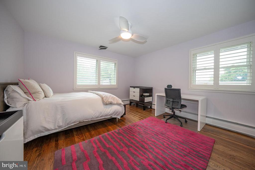 1423 HAGYS FORD ROAD