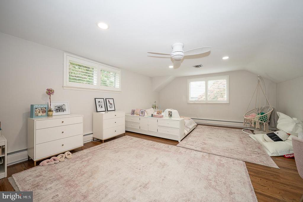 1423 HAGYS FORD ROAD