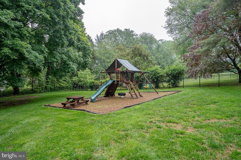 1423 HAGYS FORD ROAD