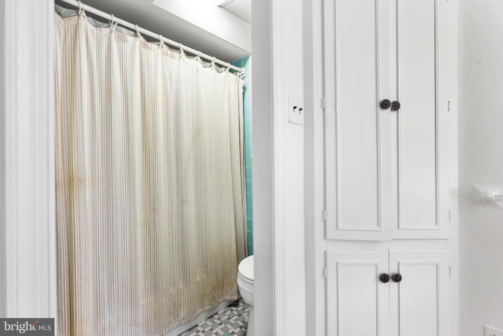 15 LLANFAIR ROAD Unit: B