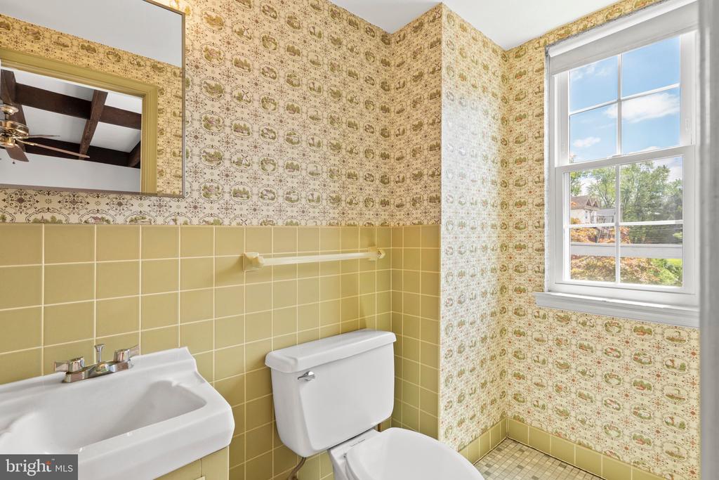 15 LLANFAIR ROAD Unit: B