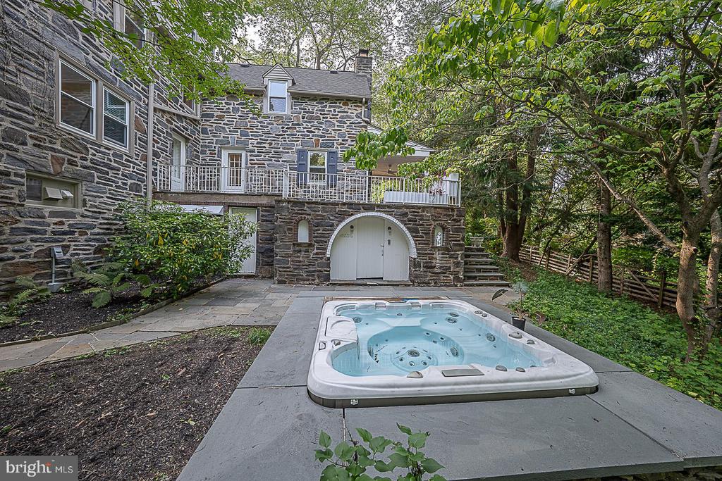 743 CLARENDON ROAD