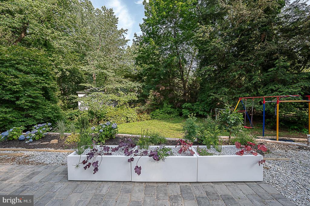 743 CLARENDON ROAD